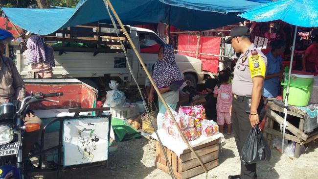Suasana Lebaran, Polsek ini Tetap Patroli Dialogis di Pasar
